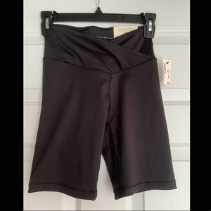 crossover waistband biker shorts!